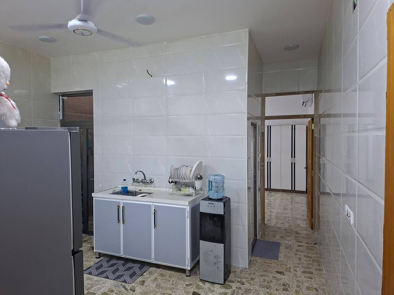 السلام عليكم بيت للبيع سكينه شارع مكاتب ٢ع١١ خلف صيدلية الركن الابيض الفرع الاول مساحه ١٠٠م بناء حديث طابق ونص  السعر 110
للاستفسار ***********
