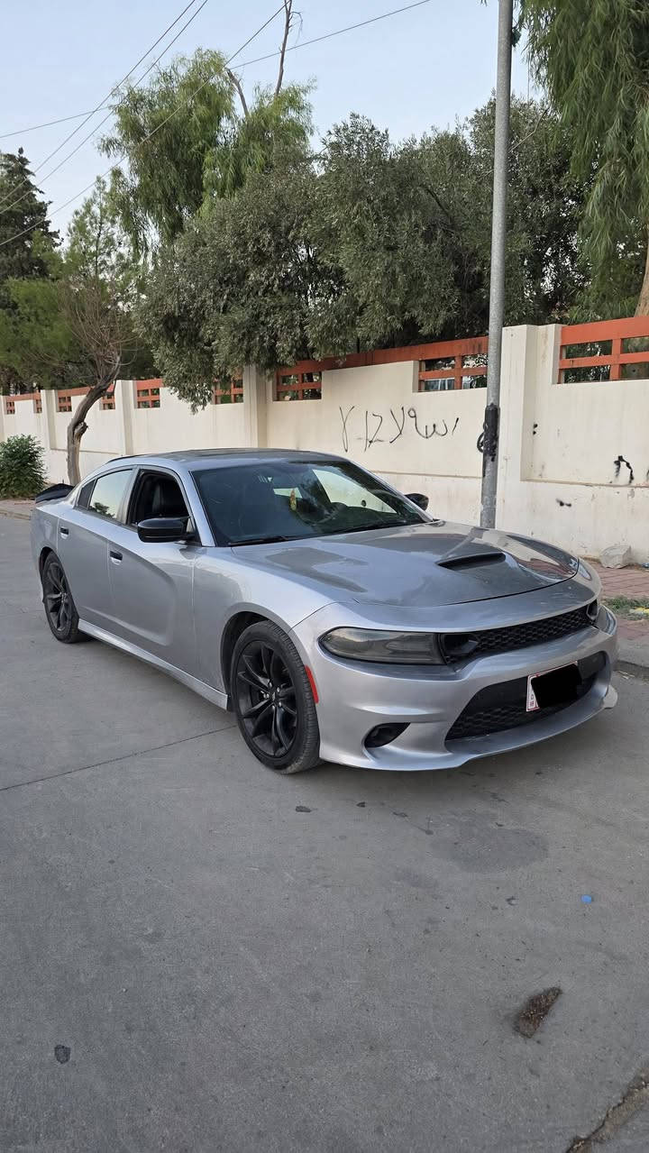 Dodge charger sxt 2015
بڕاوە بڕاوە
سەيارەيەكى تابڵيى جوان و پاك و گەنجانه مەكينەى ٦ پستۆنى٣.٦ سەيارەكه كامل كراوه به 2021 SRT  فول فوله كوشن چەرم و سڵايده و حاسەى دواوەى هەيه كۆدى بۆ كراوه كاتى پليت وەرگرتن بيكه به ناوى خۆتەوه 
شوين :سليمانى بۆ نرخەكەى پەیوەندی بکەن .   ***********
