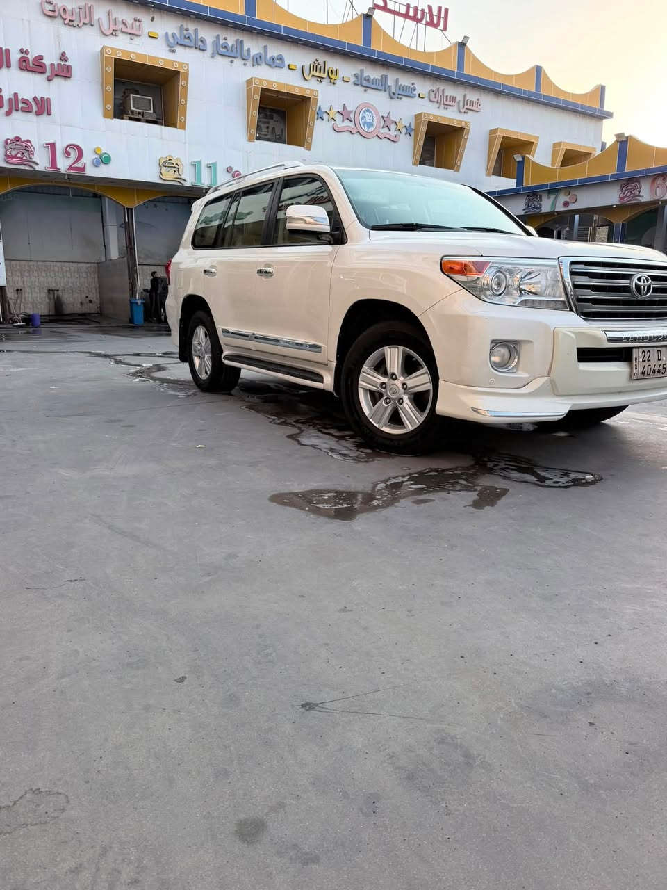 السلام عليكم 
لاندكروز للبيع رقم اربيل السياره باسمي مكفوله كفاله عامه 
المكينه 8سلندر دواخل جلد تحكم ستيرن السياره 7راكب العنوان البصره الطويسه السعر 410 وبيها مجال 
لاستفسار***********
متواجد واتساب واتصال
