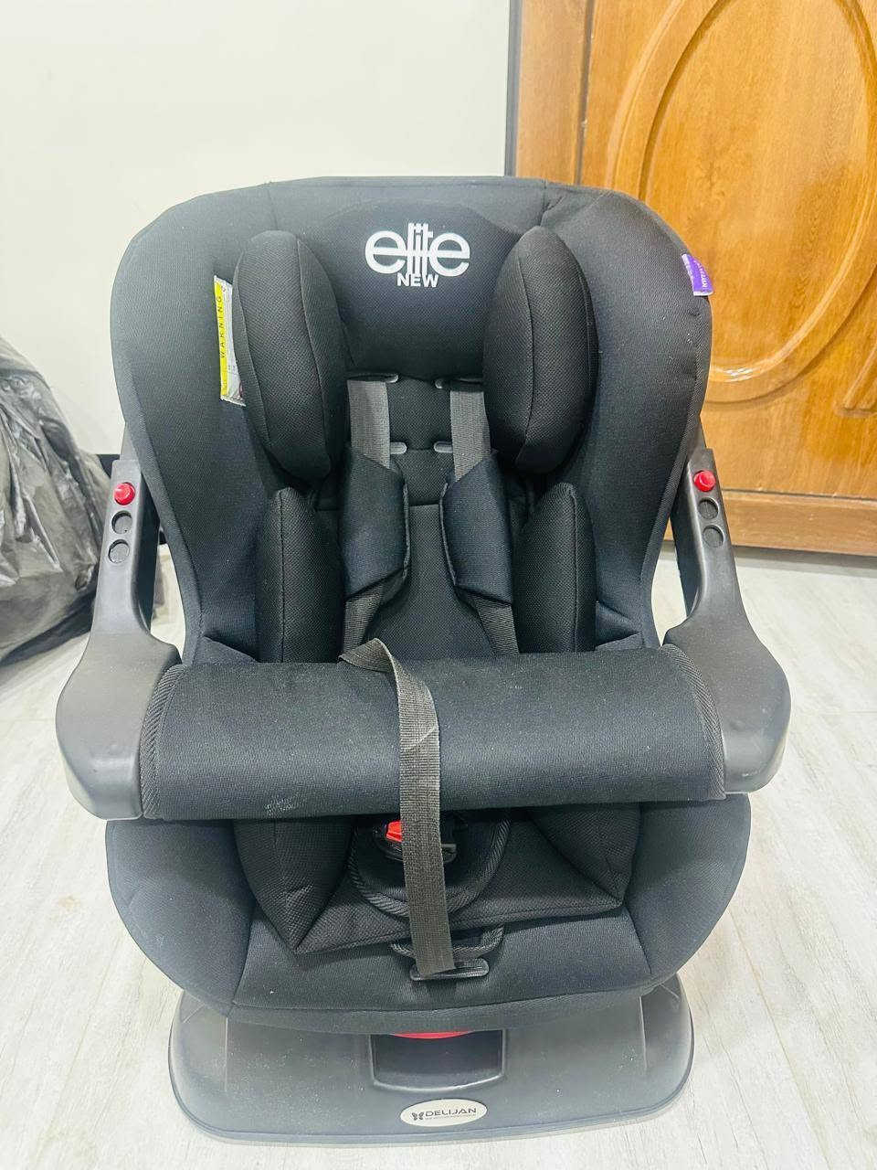 السلام عليكم غراض للبيع مكانها الزهور

نص مكتوب في الصور:
- happy_baby_home1
- 32w
- بيت_الطفل_السعيد لكل ما يحتاجه الطفل #happy_baby_home1_
- كريكوتات طفل درجة اولى 💎 ضد الك
- متوفر بجميع الموديلات والال
- mdf .