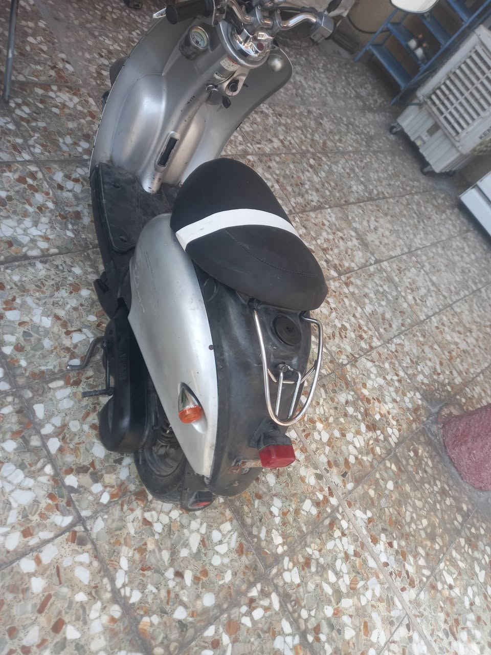 سلام عليكم دراجه كلاسك فحل قفل اكسل نكره سلف محرك ناعم تخبل زوج تايرات جدد شادله دبلات شغاله أوراق كامله كهربائيات شغاله تفيدك لشغل للبيت للدوام تترحملي عليه والله سعرهة ١٧٥ وبيه مجال للشراي مكاني بغداد العبيدي رقمي ***********
