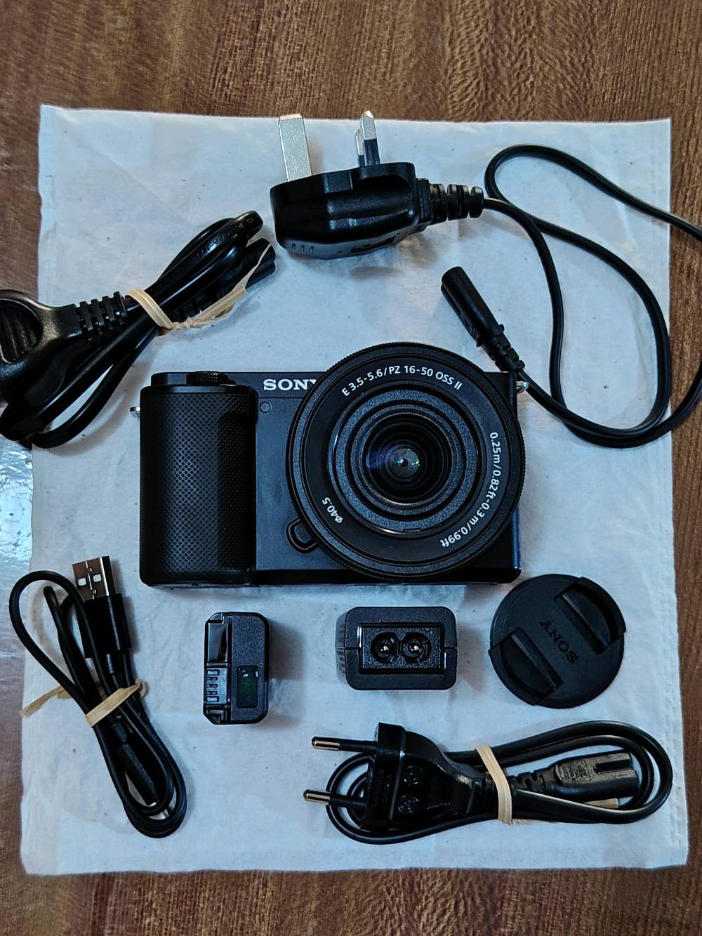 للبيع Sony ZV-E10
كاميرا نظيفة جدًا وبحالة ممتازة، استخدام خفيف

🔹 شتر Shutter: 1081 فقط
🔹 العدسة: Sony 16-50mm OSS II
🔹 تصوير 4K
🔹 البطارية أصلية
🔹 مايك sony الأصلي
🔹 الشاحن والأسلاك موجودة
🔹 حزام Sony الأصلي
🔹 العلبة والأوراق موجودة
🔹 جميع الملحقات الظاهرة بالصور موجودة

للجادين مراسلة واتساب: ***********