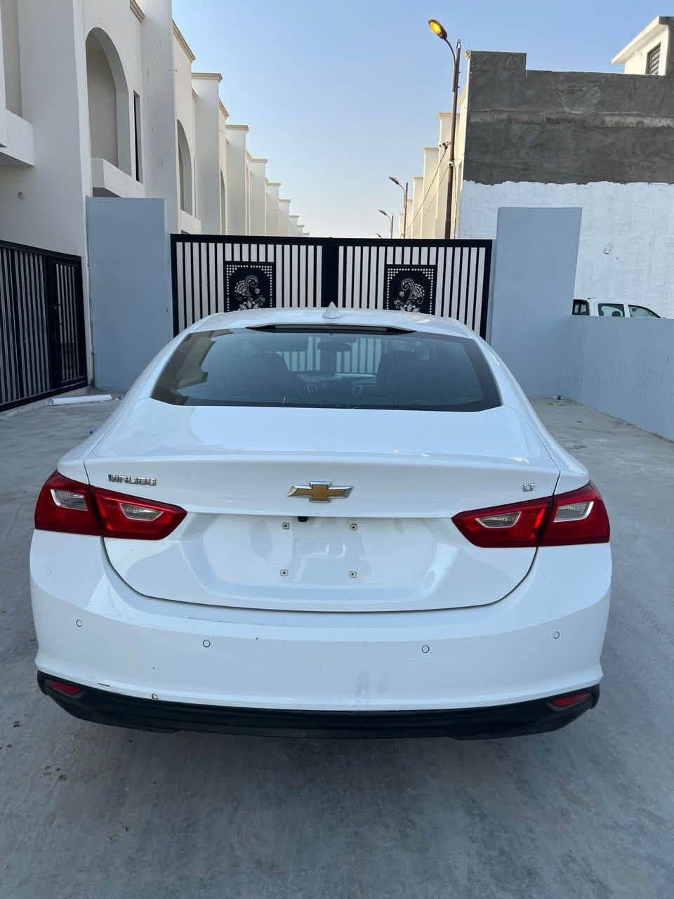 ماليبو 2024 LT للبيع
اللون: أبيض
 رقم بغداد
 سنوية وهزة إصدار جديد 2026
 محرك 1.5 تيربو 
 فُل مواصفات LT
 بصمة أبواب 
 تشغيل عن بُعد
 سايد بريك كهربائي
 لايت زينون أبيض مع لايت أصفر
 حساسات + رادار
 تحديد مسار
 تحكم بالستيرن
 تبريد خلفي
 قيادة ذاتية
 ماشية 12000 ميل  فقط
 كفالة حدادية وكير ومكينة وتبريد وكهربائيات
حادثها بس بنيد ومبدل على وضع الشركة  
السعر 125قفل 
***********

نص مكتوب في الصور:
- جسر الجادرية
- Baghdad, Iraq
