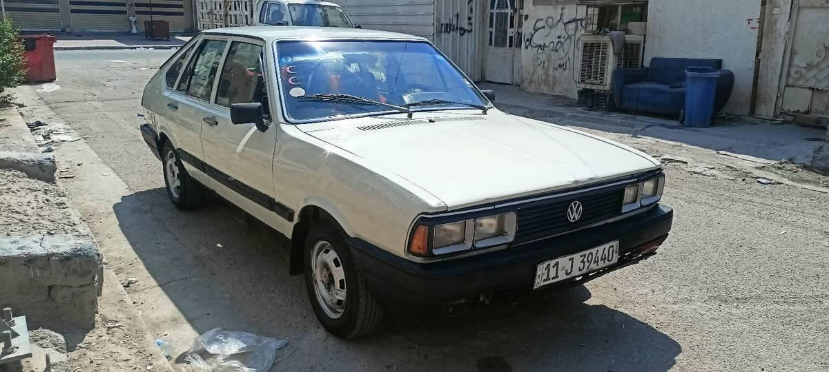 السلام عليكم برازيلي موديل 1986 كابريتر كير اربع نمر  كير ومكينة بلادي السيارة بدون حادث فقط طخة خفيفة كير عادي كير ومكينة كفالة عامة السيارة ترايها زيرو تخم تاير باتري جديد صدر زين السعر 25 ورقه رقم بغداد دولي جديد رقمي*********** مكاني بغداد الزعفرانية بغداد, العراق
