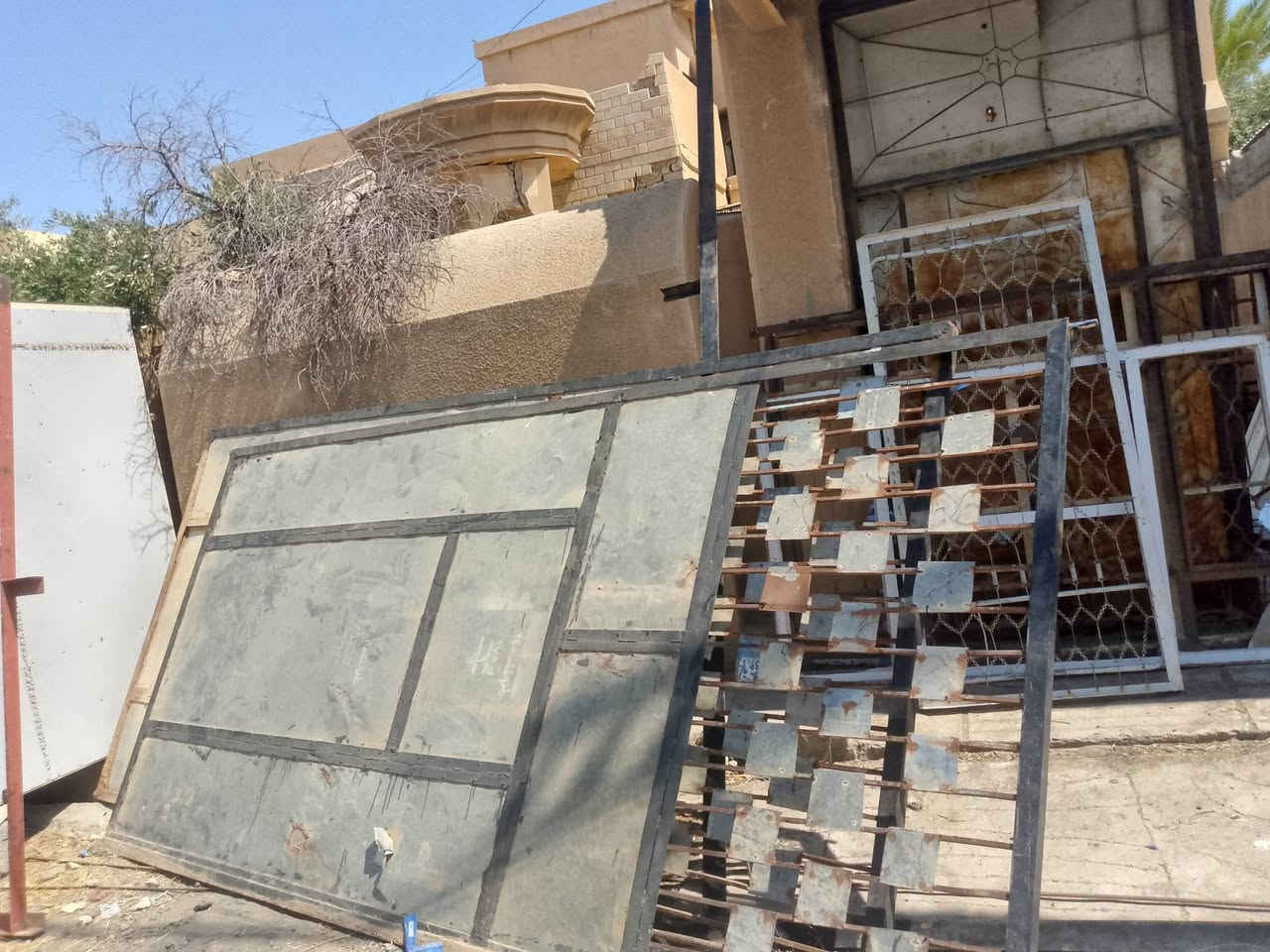 باب حوش قياسي 4*4 عنوان طريق مستشفى العام قرب جيش شعبي اي استفسار ***********
