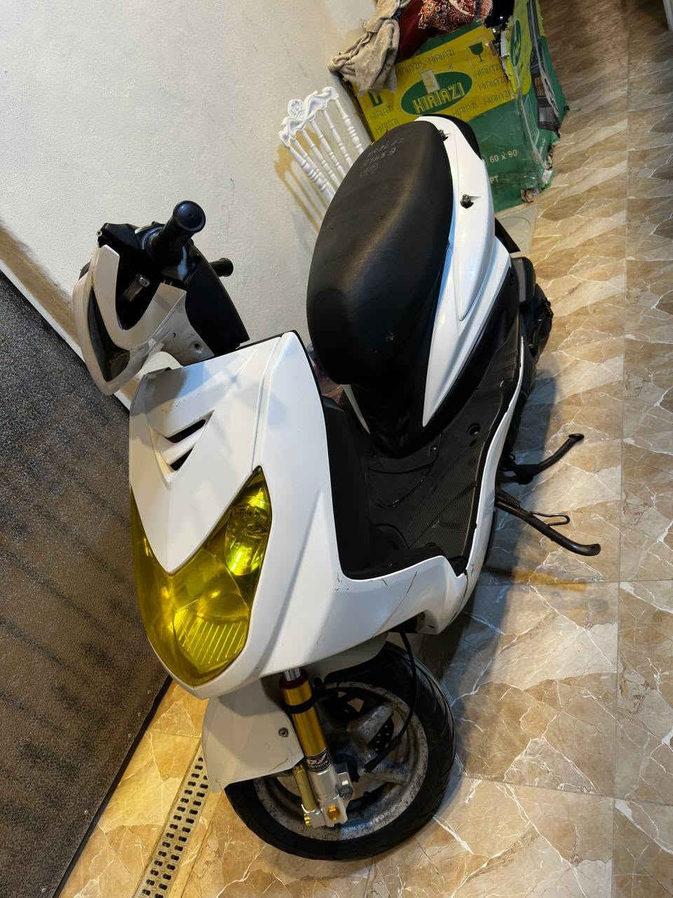 سلام عليكم 

سكنس ياباني نوزل 🚨

دراجة نظيفة ومصارلهة هواي من نازلة من الرمبة 

صدر رياضي Dy والخلفي كذالك Dy

كهربائيات كاملة ضوء زنون اصلي وأشاير 

تخم تاير جديد 

نواقصهة سبايدر وترتيب بسيط 

اوراق كاملة ومنفيس اصولية 

مكاني محمودية حي العسكري 

ممتواجد ع الفيس رقمي ***********

تلي g18di السعر 900 وبيها مجال بسيط

