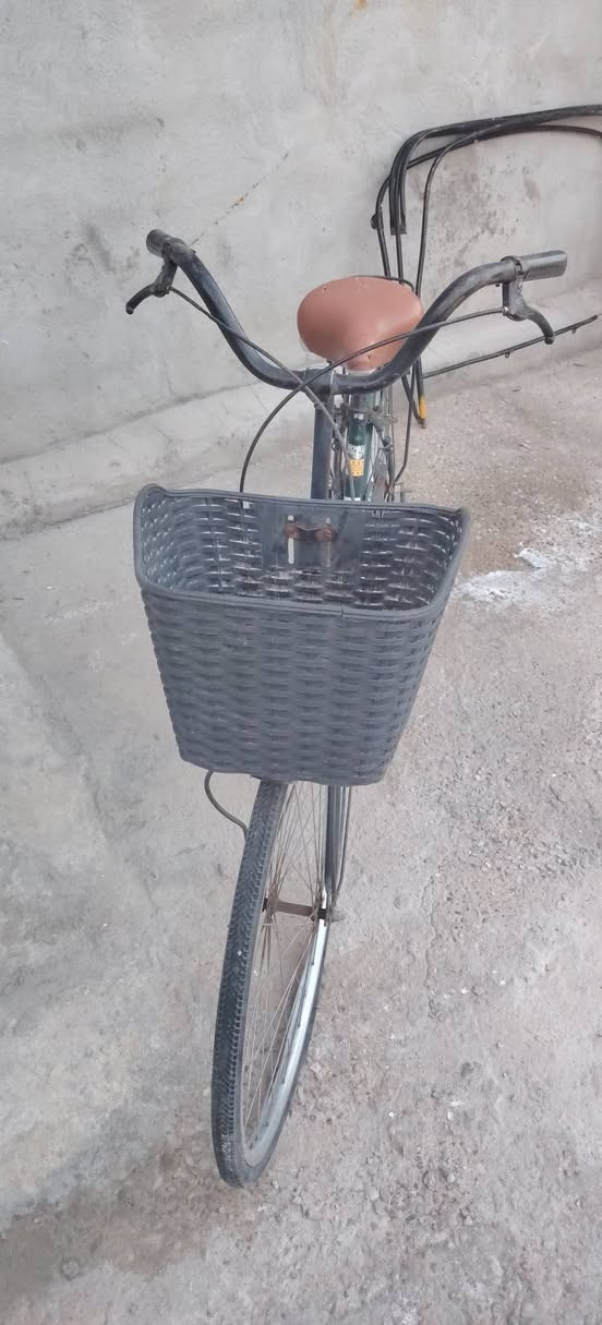 السلام عليكم بايسكل للبيع نضيف عوزة بس جوب ثنين لان بنجر متروك ومحد يستخدمه ***********
