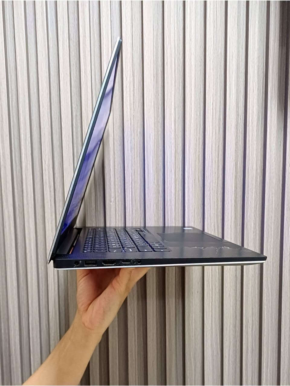 🔥 محطة عمل احترافية بحجم أنيق سوبر سلم
🧠 تبديل معجول معالج جديد 
🔋 بطارية جديدة ١٠٠%

💻 Dell Precision 5540
قوة i9 + كرت NVIDIA Quadro T2000 4GB لتقدم أداءً احترافياً في التصميم، الهندسة والمونتاج.

⚡ المواصفات:
🧠 Core i9-9880H — الجيل التاسع | فئة H
🚀 RAM 32GB DDR4 — قابلة للتطوير
💾 SSD 512GB — قابل للتطوير
🎮 NVIDIA Quadro T2000 4GB
🖥️ Intel UHD Graphics
📺 15.6" FHD

🔋 بطارية جديدة — جاهزية أعلى للاستخدام اليومي

🔹 الحالة: وارد اوربي غير مستعمل بالعراق (كالجديد) نظافة 95% فما فوق 

🔷️ السعر الكلي : 790.000 الف دينار 
(شامل التوصيل مجاني مع هدايا حقيبة وماوس )

■ ضمان(١) فحص وتشغيل امام المندوب 
■ ضمان(٢) استخدام اسبوعين اي خلل مصنعي يتم الاستبدال بنفس الموديل

للحجز والاستفسار على صفحتنا الشخصية او واتساب :
***********
دكان للحاسبات-Dukkan PCS
