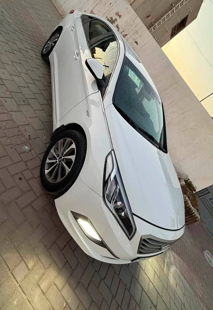 سلام عليكم سوناتا ١٨ أصل 
 دخول جديد جاهزة مكينة كير حدادية تبريد سيارة كورية خط واحد غاز جديد كلش سيارة ماشية ١٢٢الف تبريد قطعتين 
كشن حار بارد 
ويل 17 كروم 
عنوان بغداد 
للاستفسار خاص مفتوح 
***********
