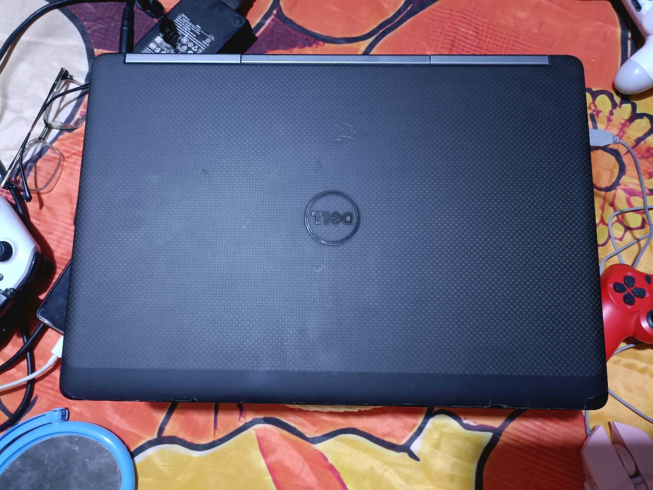 السلام عليكم لابتوب للبيع مواصفات قويه 
Dell Precision 7520

المعالج: Intel Core i7-7700HQ (4 أنوية / 8 خيوط)

الرام: 16GB DDR4 2400MHz

كرت الشاشة: NVIDIA Quadro M1200 4GB

كرت مدمج: Intel HD Graphics 630

التخزين: 256 ssd m2 +
500HDD

النظام: Windows 10 Pro 64-bit
شاحن 180 واط +ماوس واتساب ***********