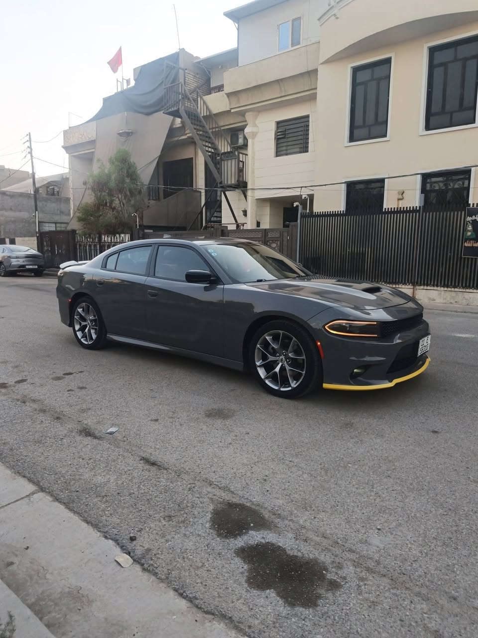 سلام عليكم 
جارجر مديل 23 لون سمنتي GTحجم المكينه 6سلندر 3600ماشيه 52 تو ويل حادث بنيد وشويه بل جاملغ رقم بغداد بسمي سياره حيل جديده السعر 235 مكان بغداد 
***********
