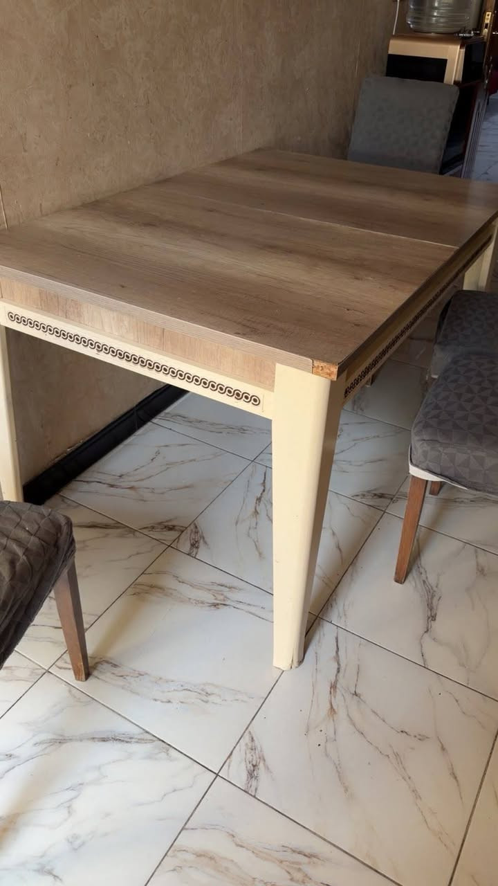 ميز طعام بي اضرار نفس مموضح بصوره سعره ٢٥ الف بي ٥ كراسي
