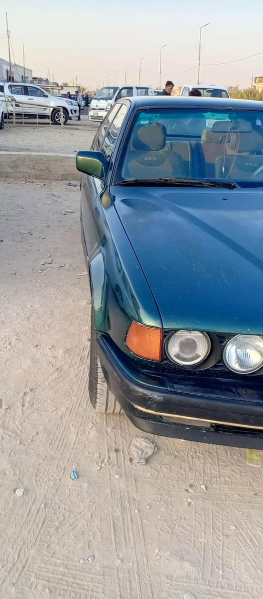 سلام عليكم بي ام للبيع 740
عوزها صبغات بنيد وجنطه من جراد الشمس 
دشبول جديد تبريد شغال ثلج تدفئه 
تخم تاير جديد رقم بغداد مال جناي سياره 
عنوان بابل 
الرقم /  *********** اتصل وبيك خير وتدلل 👍🏻
