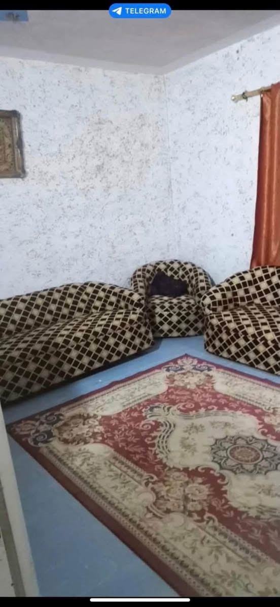 السلام عليكم
دار للبيع فقط تابع للشقق على جهه بيوت الشركه المساحه 200متر 

العنوان الاسكندريه مجمع حطين قرب الشارع العام مقابل محطه صقور العراق 

يتكون من :

صاله واستقبال وغرفه نوم وصحيات وطرمه 

السعر ١٥ بي مجال 

اتصال *********** 📞
