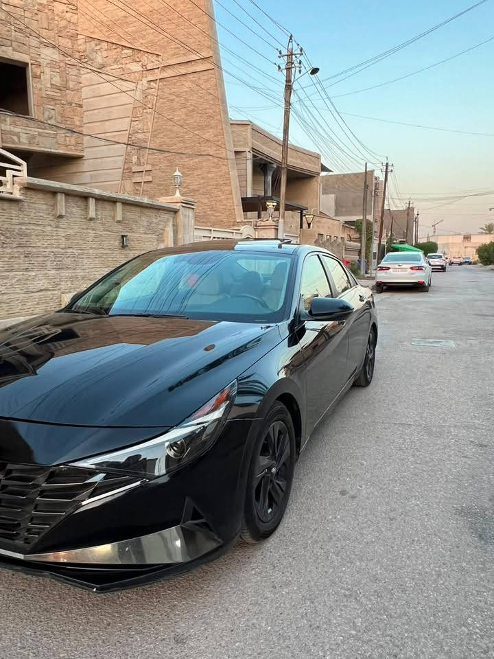السلام عليكم النترا 2021 للبيع السياره نضيفه مابيها اي نقص ماشيه 116 k ضربتها حلوه السعر 140 وبيها ومجال الرقم *********** تحويل مباشر السياره بأسمي
