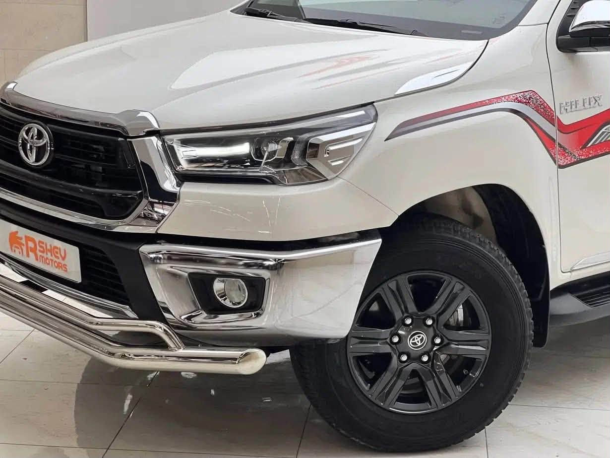 هايلوكس 4×4
موديل 2025
ماشي 11الف  زيرو  
رقم كربلاء 
مكفول كفالة عامة
كشنات مقلفه جلد 
كاعيات حوضيه
درع امامي درع خلفي
للأتصال ***********
