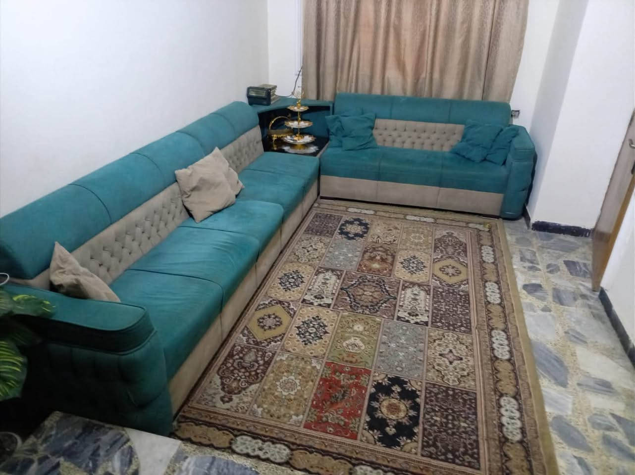 غرفتين نوم • ديوان ١٠ مقاعد • نظيف جداً