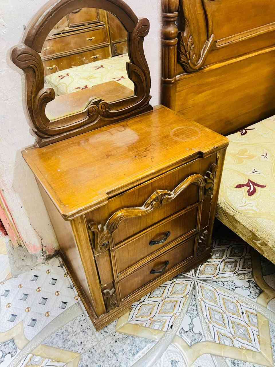 سلام عليكم اخواني غرفه نوم مستخدمه للبيع نظيفة حيل سعرها 650وبيها مجال الي يردها يدخل خاص 
***********
 مكاني البصرة القرنه النخلات
