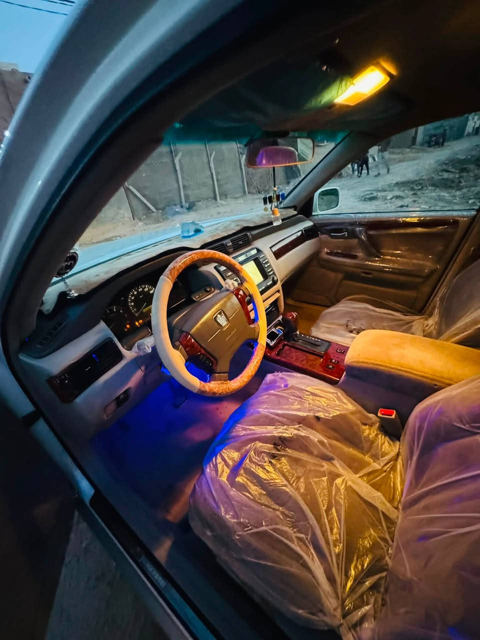 السلام عليكم للبيع ملكة رقم كركوك سيارة جديدة رقم دولي رقم كركوك سيارة جاهزة مكينة D4 السيارة 3 دكم مكان السيارة دوانية قضاء الشامية الرقم لتواصل ***********
