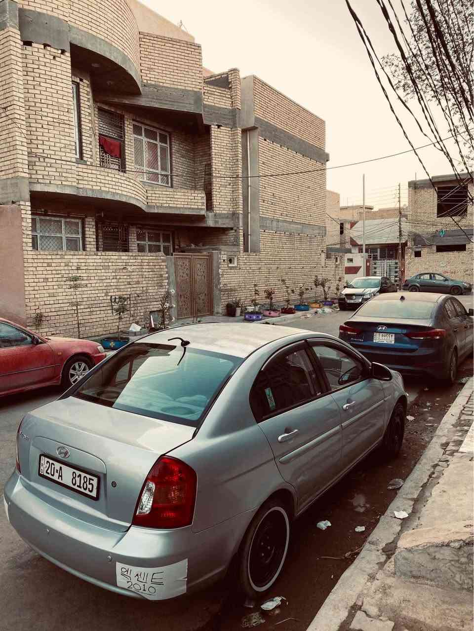 اكسنت 2009 خليجي مكينة 1600 كفالة من التنقيص والتبخير بدلت كير جديد قبل 4 اشهر  السياره بيها صبغ حزام اثر الجراد القماره ما مصبوغه وباقيه على حالتها جارده زوج تايرات امامي جديد جام كهرباء تبريد ثلج ❄️ السياره ب أسمي ومشروع وطني وين متريد تداور  سعرها ٧٠ وبيها مجال وترهم مراوس بسياره احدث  عنواني كربلاء حي الميلاد 
*********** كربلاء, العراق
