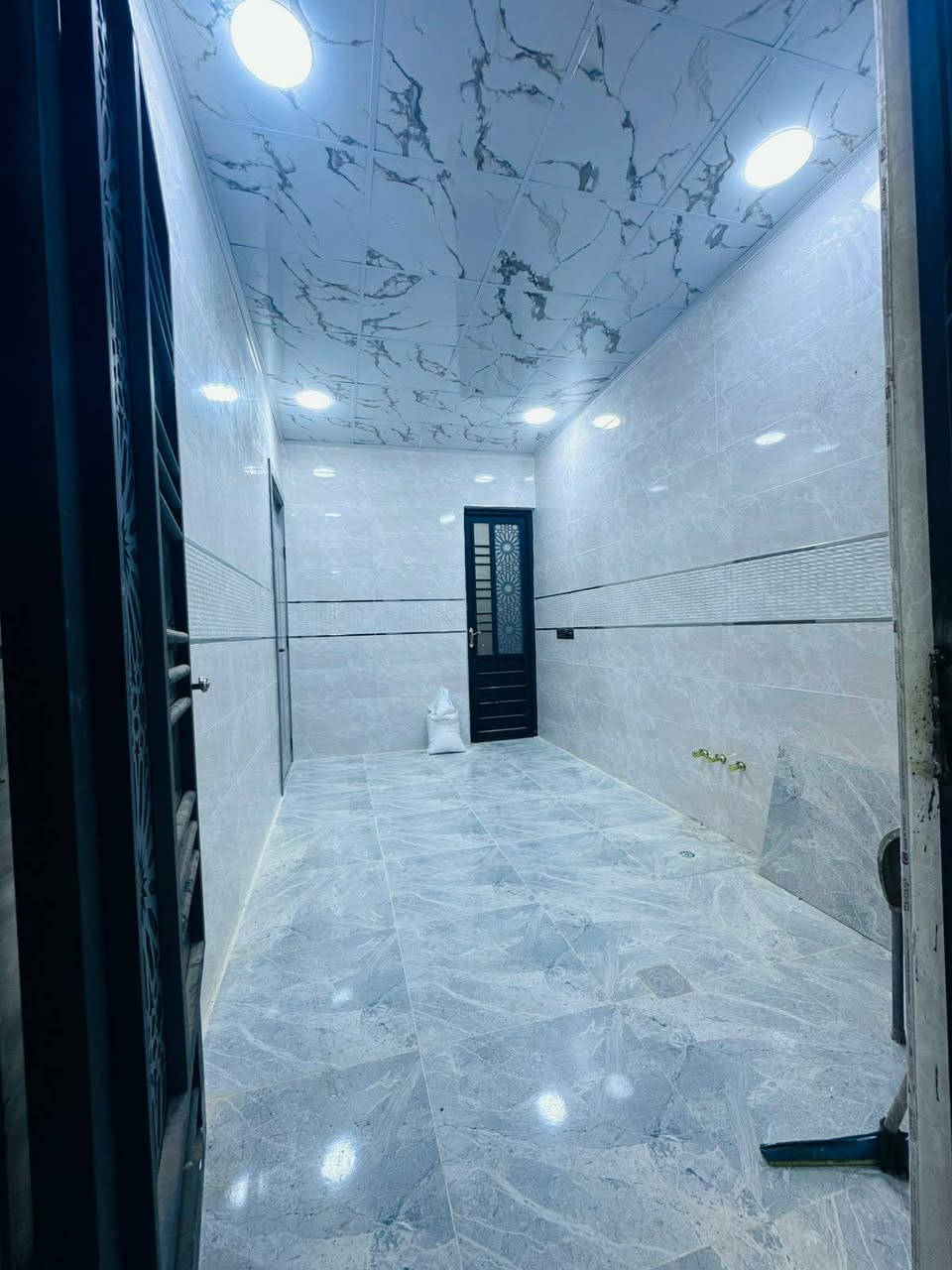 🏠 بيت للبيع – حي الكندي
📍 الموقع: قرب جامع الباقيات الصالحات
📜 سند جمعية
📐 المساحة: 100 متر
📏 الواجهة: 6.25 متر
💰 السعر: 70 مليون قابل للتفاوض
📞 للاستفسار والتفاصيل: مكتب طارق المولى
📱 ***********
