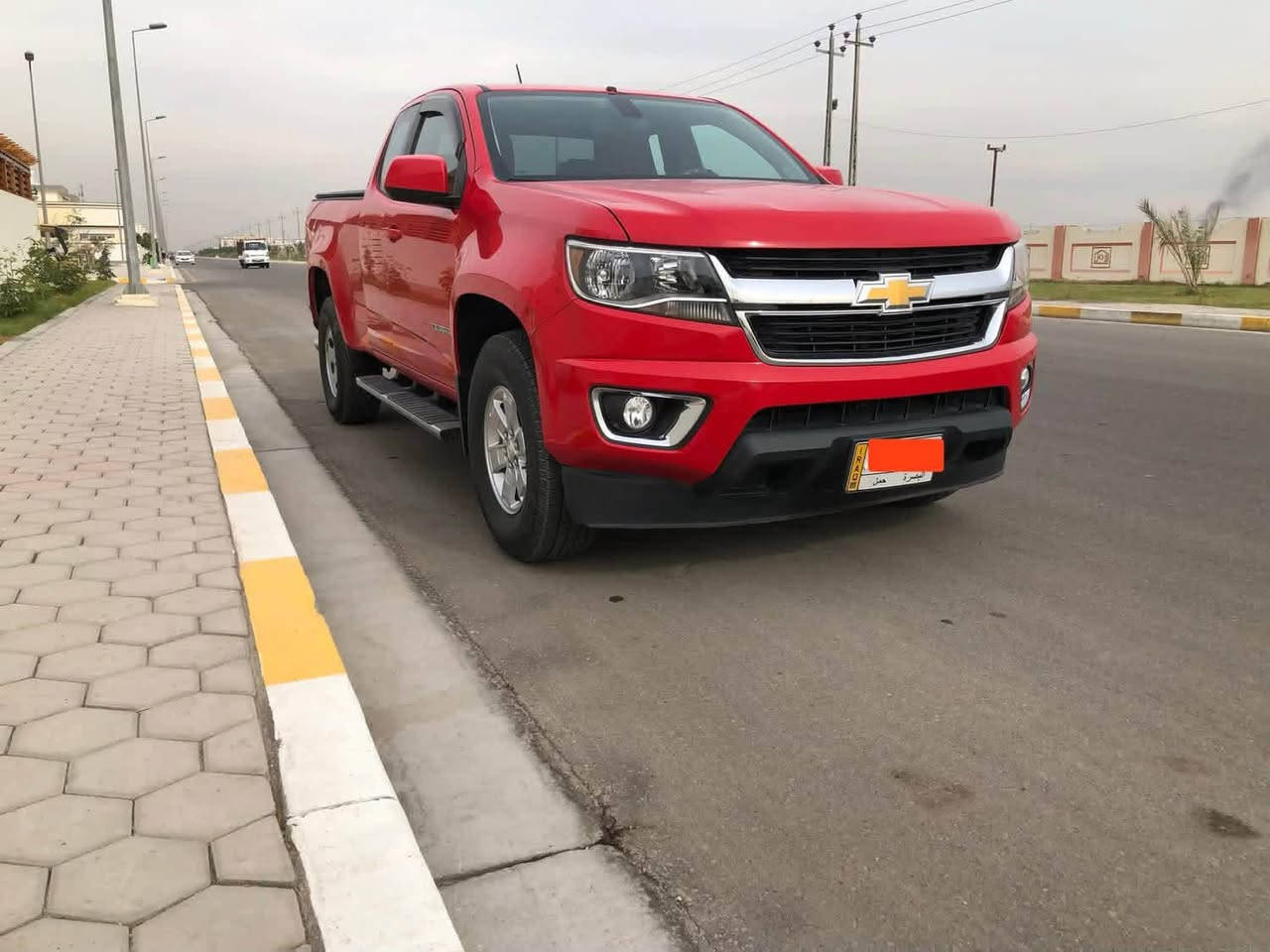 شفرليت بيكم كولورادو ١٨
تو ويل دفع خلفي 

محرك 3.6 V6  كير ٨ نمر
باب وربع / اخت الكلين / حادث جاملغ خلفي ( صور الحادث موجودة بالاعلان) كير مكينه تبريد شرط الفحص والبجم كبس بلادي برغي ما مفتوح - ايرباك برده خلفي فقط والدشبول صافي ولا اشارة بيه… عداد المسافة ١٤٥ الف كيلو .. بيهه طخات بالبدي وما مصلحهن .. سيارة حلوه و ويل كب بلادي
ترايهه ١٦٠ (قفل سرعة) / رون ٢ ونص (حطيت فيديو بالاعلان للتراي مالته) 
شرط الفحص 

سيارة مرتبه وع ايدي وسحبها كلش حلو وزيوت استخدم كله Amzoil الاصلي .. بالعافيه ع الياخذهه

 

رقم الشاصي
1GCHSBEN6J1177709
السعر ١٣٥ 
مكان السيارة / البصرة 
رقم هاتف: *********** متوفر واتس واتصال

