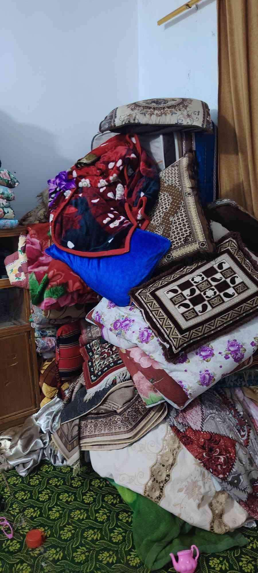 سلام عليكم غراض بيت كامله لبيع مابيع وحده وحده ابيع كلهن شلع ***********
