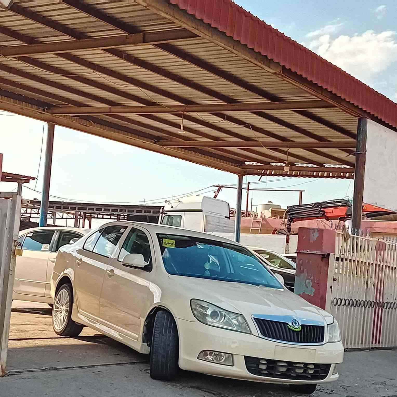 سکۆدە ئۆکتافیا مۆدێل 2010 یەک جاملخی پێشی رەشە بێناو گرتن هیجی ترینیە زۆر پاک ماوەتوە بەناو خۆمانو وەکالش دەکی 400هەزار خرامی لەسەرە ٫٫٫٫٫  *********** أربيل, العراق
