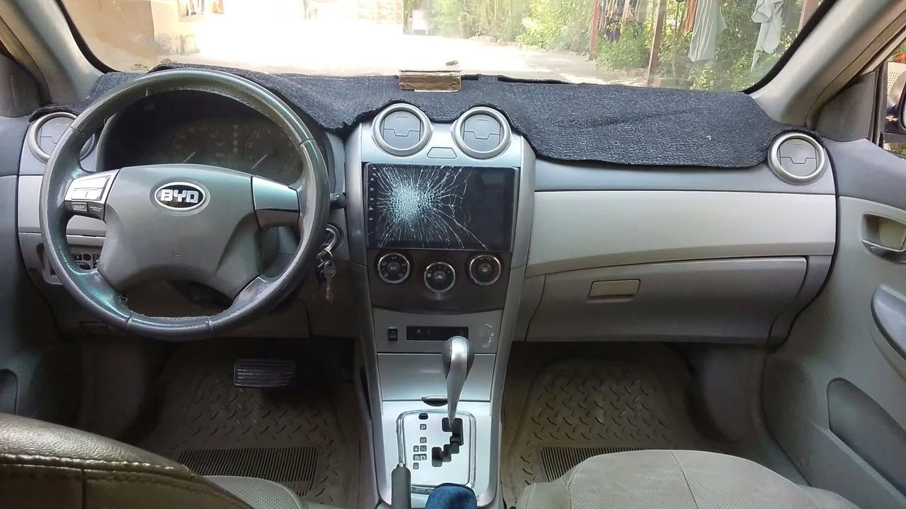 السلام عليكم للبيع بي واي دي
مديل 2013 
رقم واسط انكليزي تحويل ثاني يوم 
سنويه مجدده 
سياره جاهزه كير ومكينه كورله
كهربائيات شغاله 
 سياره جاهزه وحلوه  
مكان سيارة واسط الزبيدية 
السعر 34وبيها مجال للشراي شيء بسيط 
للاستفسار *********** 📞
