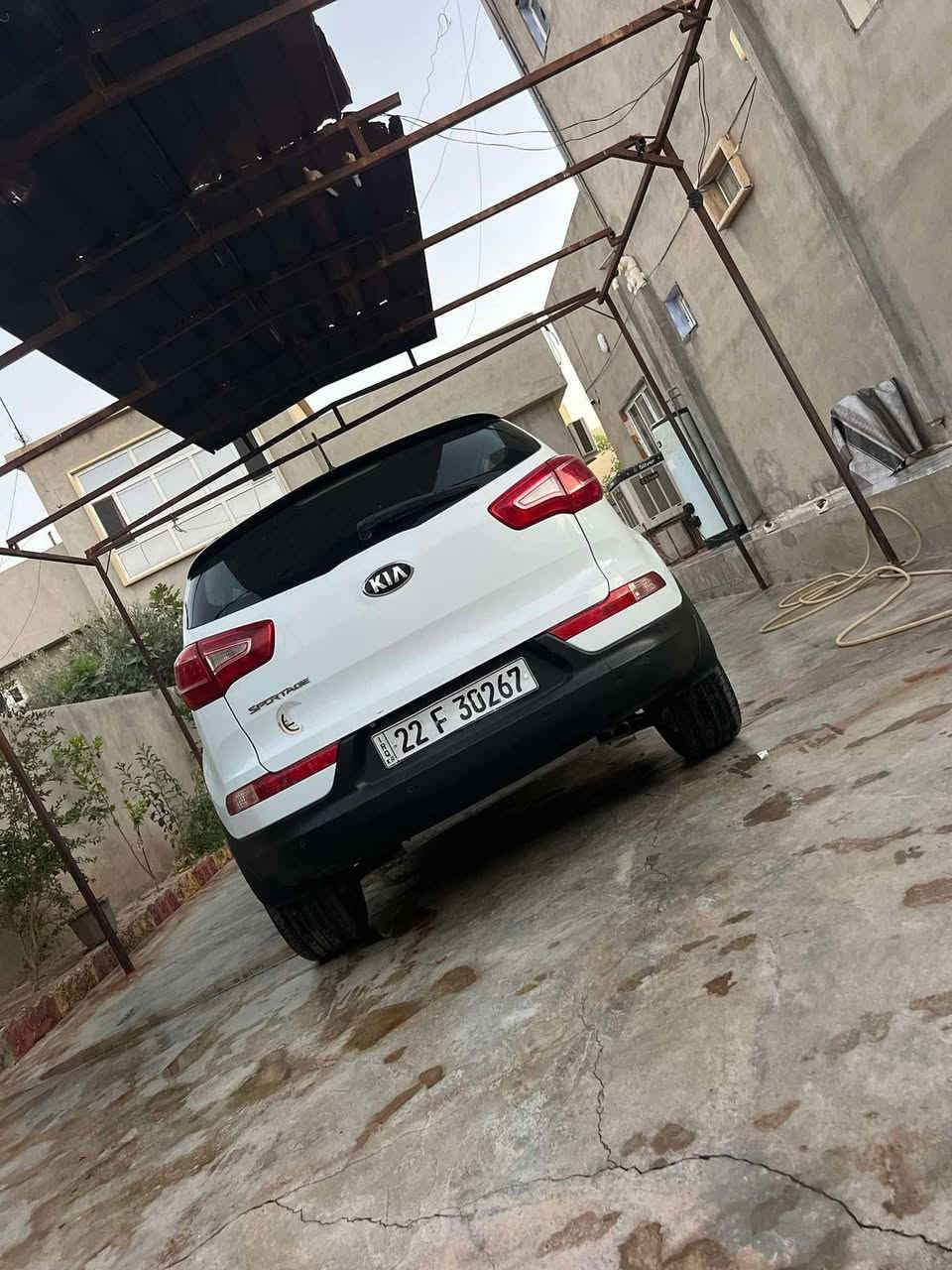 #مكلف_بالنشر 🚗  
*للبيع كيا سبورتج 2014 - جنوب الموصل*

📍 *المكان*: القيارة - جنوب الموصل

📋 *تفاصيل السيارة*:
- *النوع*: كيا سبورتج
- *الموديل*: 2014
- *المحرك*: 2400cc دوش
- *الماشي*: 162 ألف
- *التبريد*: ثلج
- *الكفالة*: كفالة عامة

🔧 *الحالة*:
- *الضرر*: بيها قطعة وحدة
- *الدواخل*: بدون دواخل 
- *المحرك*: مفتوح
- *البارد*: باب السايق فقط

💰 *السعر*: 140 ورقة وبيها حگ الجية

✅ *مميزات السيارة*:
- سبورتج عملية ومطلوبة
- محرك 24 دوش قوي
- تبريد ثلج
- دواخل نظيفة
- سعر مناسب وبي مجال

📞 *للاستفسار*: دزلي خاص او اتصل  
اتصل وتدلل ***********
