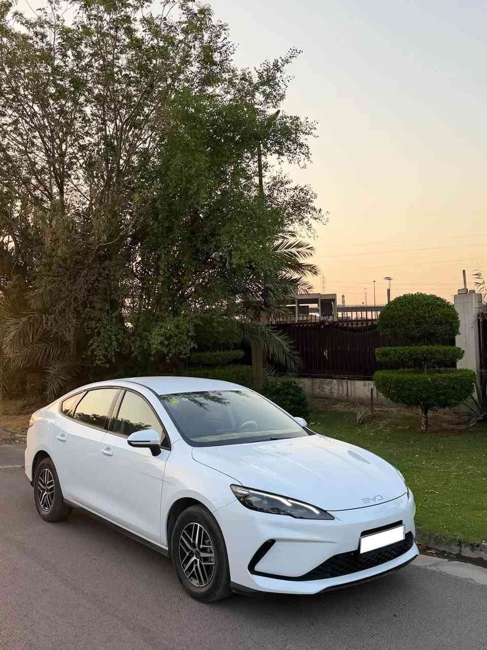 السلام عليكم
بي واي دي سيل فايف موديل ٢٠٢٥
رقم بغداد 
السياره جديدا جدا ماشيه فقط ٢٢ بعدها بوضع الشركه 
 صارت بيها طخه يم قبغ البانزين ونصبغ على كده شي قليل وعندي صوره الطخه 
مكان السياره بغداد
***********
