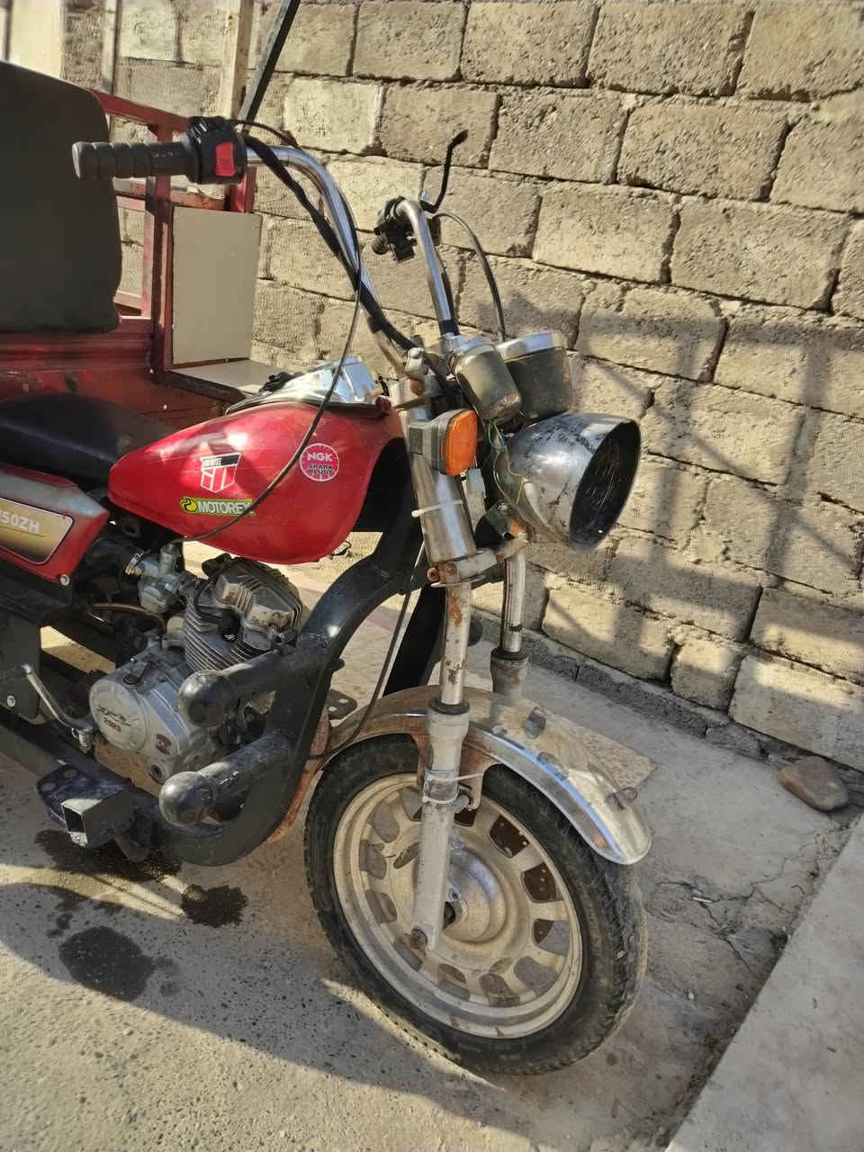 ستوته موديل 2014 بيها منفيس
محرك 2023  نظيف ونشط
شاصي نظيف 
ستوته مال رزق 
سعرها 750 وبيها مجال حك جيتك
الموصل / الزنجلي /ملاحضة بيها شويه عواج بل دبلات الكدام المو شراي لا يتعبني ولا اتعبه التواصل عل رقم او بي واتساب *********** ول رزق عل الله
