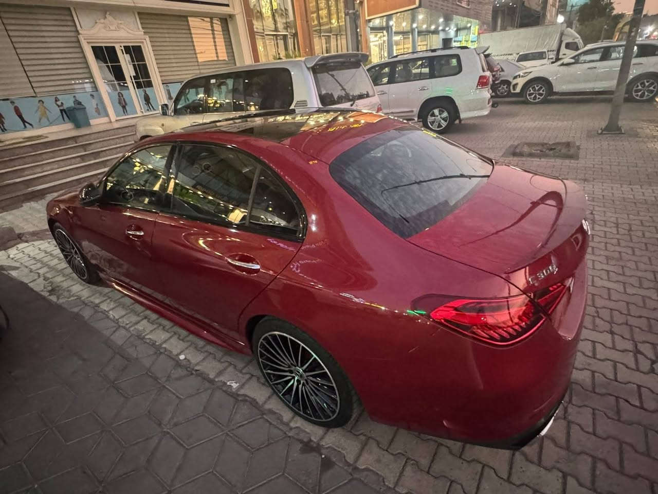 🔥 للبيع مرسيدس C300 AMG Black Edition 🔥

🚘 Mercedes-Benz C300 – AMG Black Edition
✨ لون أحمر ماروني مميز وفخم
📍 واردة أمريكي – أربيل
🔢 مرقمة أربيل باسمي
🛣️ العداد: 14,000 ميل فقط

💎 المواصفات:
• AMG Black Edition / AMG Body Kit
• كاميرات 360°
• نظام صوت Burmester الفاخر 🎵
• سقف Panoramic
• إضاءة داخلية Ambient Lighting
• شاشة ونظام MBUX
• مقاعد كهربائية وذاكرة
• Keyless Entry / تشغيل بصمة
• Apple CarPlay & Android Auto
• حساسات أمامية وخلفية
• مثبت سرعة
• Blind Spot Assist
• Lane Assist
• أنظمة أمان ومساعدة السائق
• جميع الإيربكات سليمة وأصلية ✅
• السيارة داخلة بدون حادث
• الصبغ صفحة كاملة في أمريكا
• نظافة عالية جداً وحالة مميزة

🔥 سيارة فخمة، رياضية، ومواصفات كاملة، واللون الماروني يعطيها حضور مختلف تماماً.

💰 السعر: 339 ورقة

📍 العنوان: أربيل
📞 للاستفسار: *********** بغداد, العراق
