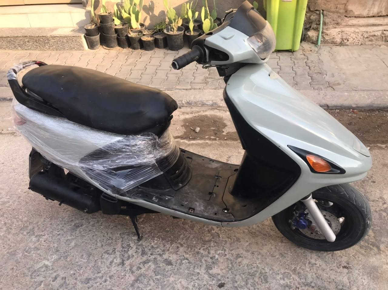 دراجه فراشه فحل جاهزه للبيع مكينه حلوه لاتبخير ولا تنقيص كهربائيات شغاله سلف هندر لايت اشاير جك نص جك صفح  كله شغال تايرات جديده دبلات شغاله السعر 300 نجف حي الغري ***********
