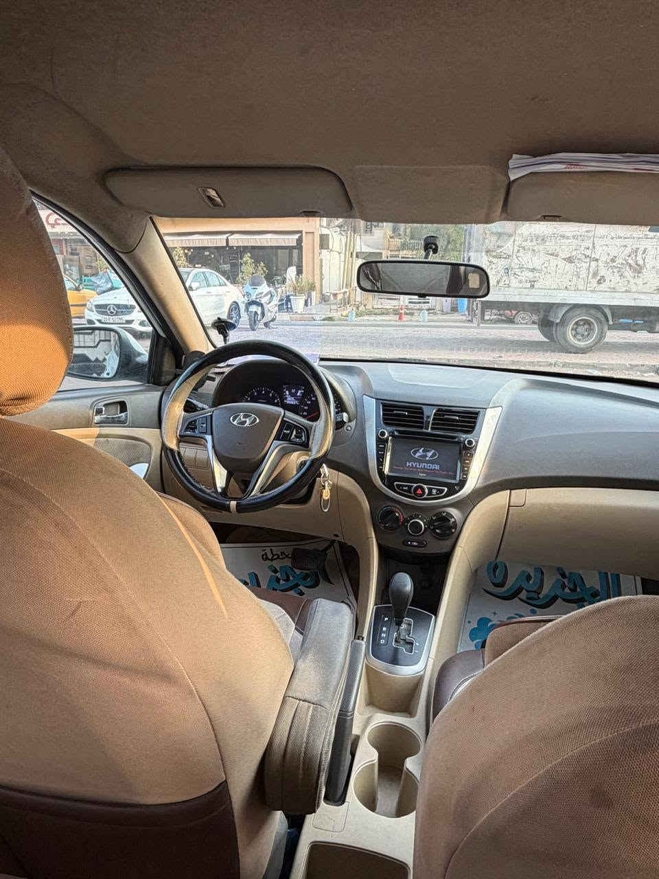 السلام عليكم اكسنت للبيع ٢٠١٤ الشركة العامة مكينه ١.٦
كير تبريد كلشي جاهز تخم تاير جديد باتري جديد فقط باب مبدل السايق بدون دواخل أبدا والشكل الخارجي مثل ما موضح بالصور الباقي مكفول الويل الأصلي موجود ماشية ٢٠٠ ألف مكاني بغداد حي الجامعة السعر ٨٨ وبيها مجال 
التواصل واتساب ماسنجر ***********
