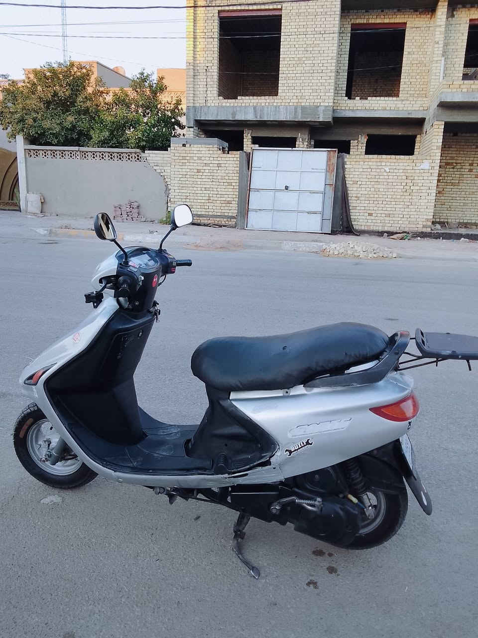 فراشة للبيع... مكينة مكفوله ...مابيه اي نقص من اشاير .عداد سرعه . عداد بانزي بك لايت بريك خلفي جديد 
باتري جديد قفل ستيرن وجنطه سلف وهندر كله شغال 
مكاني كربلاء طويريج 
سعر 475وبيه مجال 
***********
