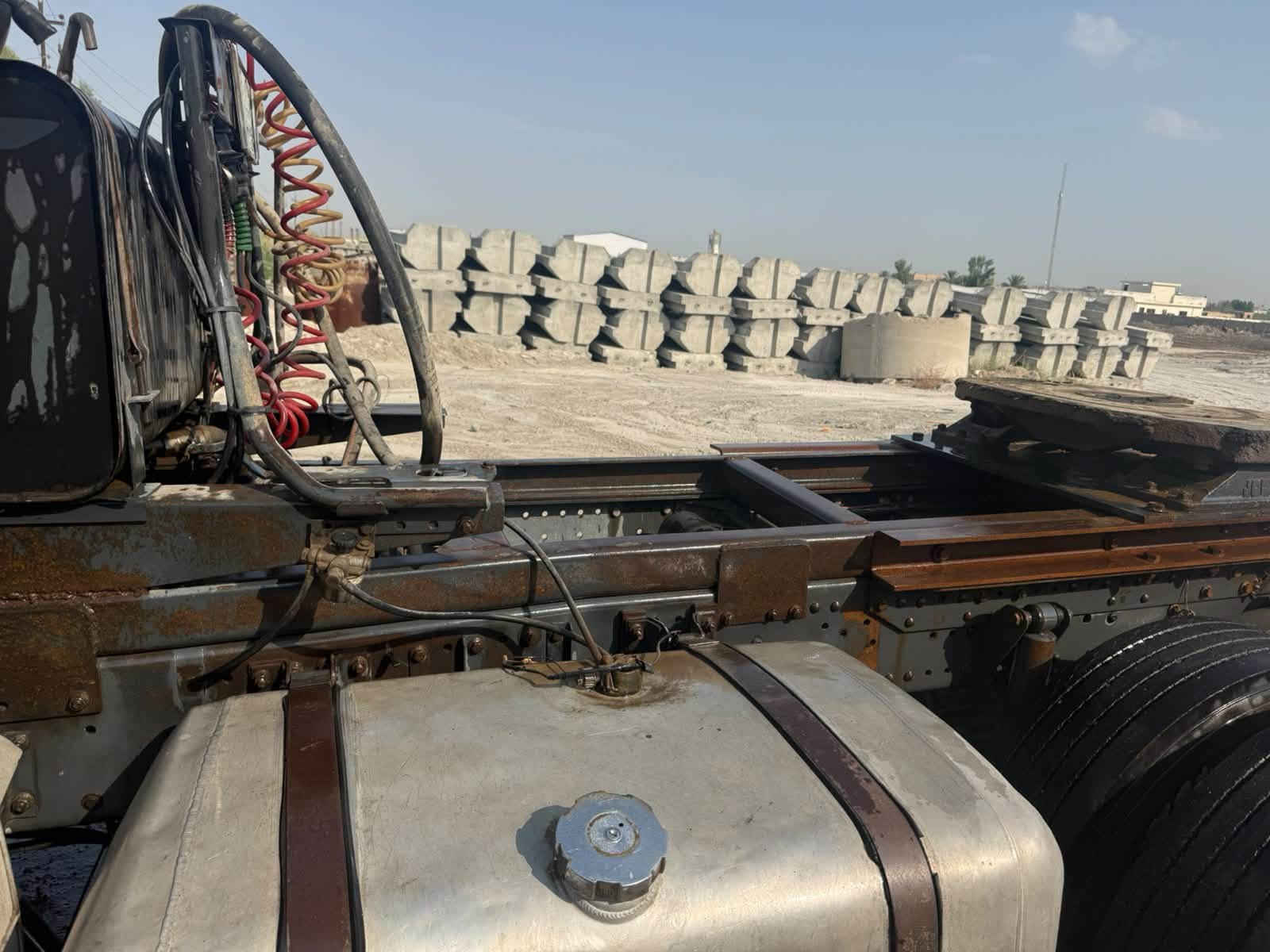 سلام عليكم راس اكتروز للبيع موديل ٢٠٠٤  مكان سياره بغداد تاجي سياره كير كهربائي وبنسبه للتحويل كفاله لان المعامله كامله مالته ومضيوف عليها عربانه بل سنويه يعني اي عربانه عندك تربطها تحويله كفاله للستفسار اكثر *********** وات ساب موجود
