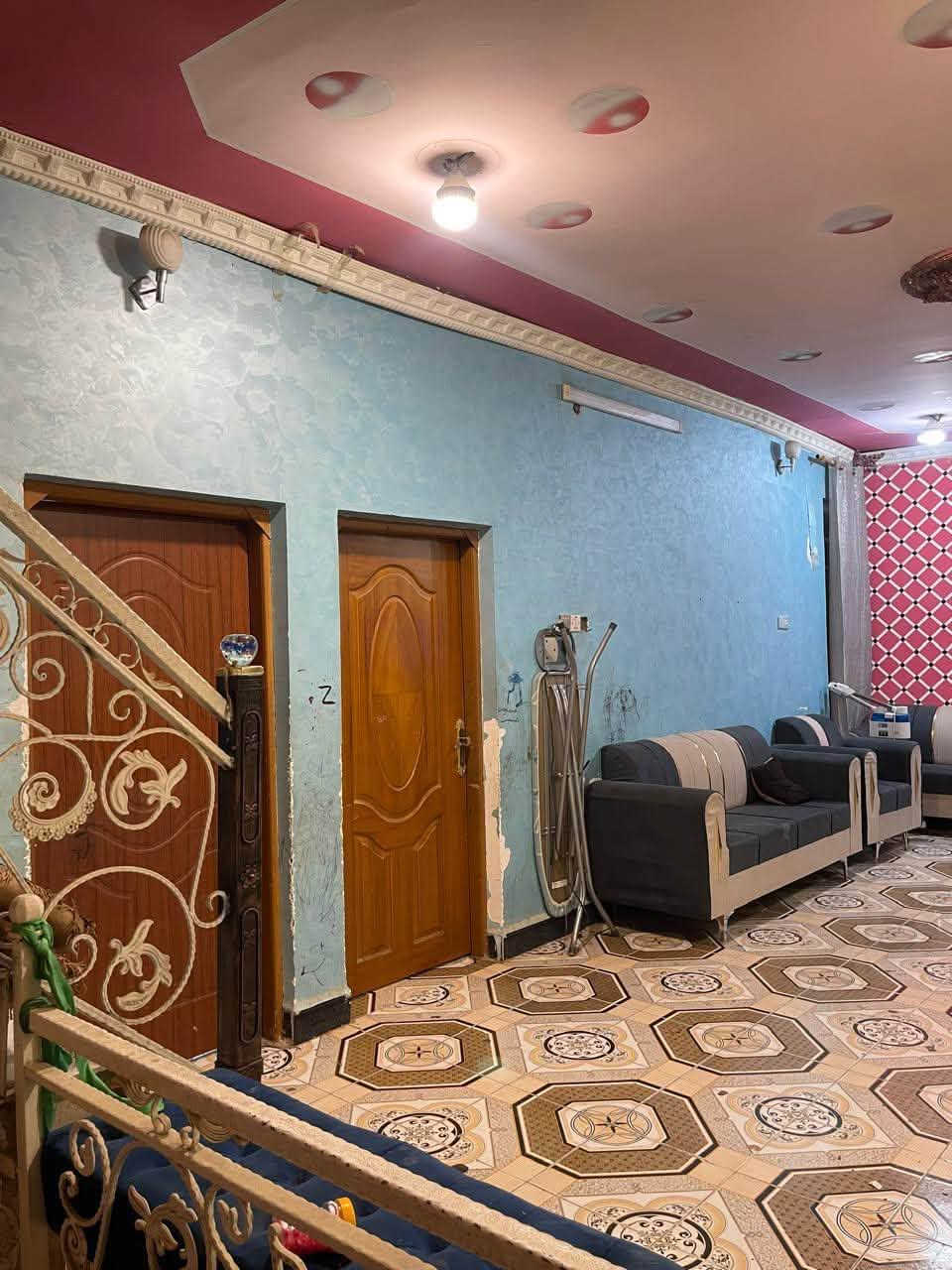بيت للبيع المساحه 168م خلفي عرض الدربونه 2م
الموقع نهايه شارع الحبوبي قرب حديقه الدب 

طابقين البيت نظيف جدا 

الطابق الاول 

استقبال وصاله وغرفه نضام سويت مطبخ 

ومناور عدد 2 كبار "طارمه وحمامات داخليه وخارجيه 

الطابق الثاني 

غرف عدد4 كبار جدا 

صاله كبيره

 وحمامات  ٣x٣

بيتونه معزوله تصلح مخزن 

للاستفسار 

***********
