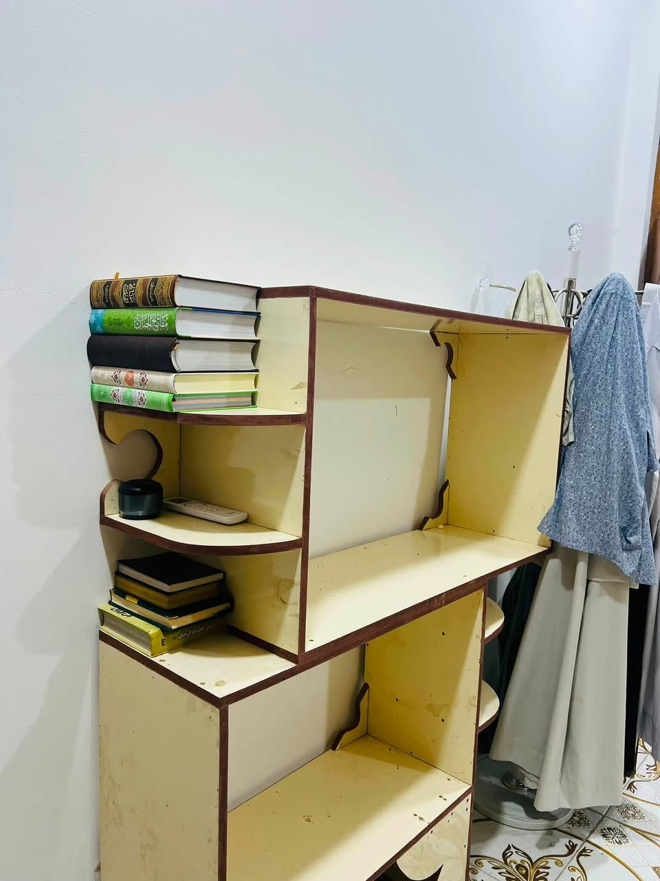 ميز مكتبه للبيع كوت دور العمال
سعره 60 وبي مجال 
***********
