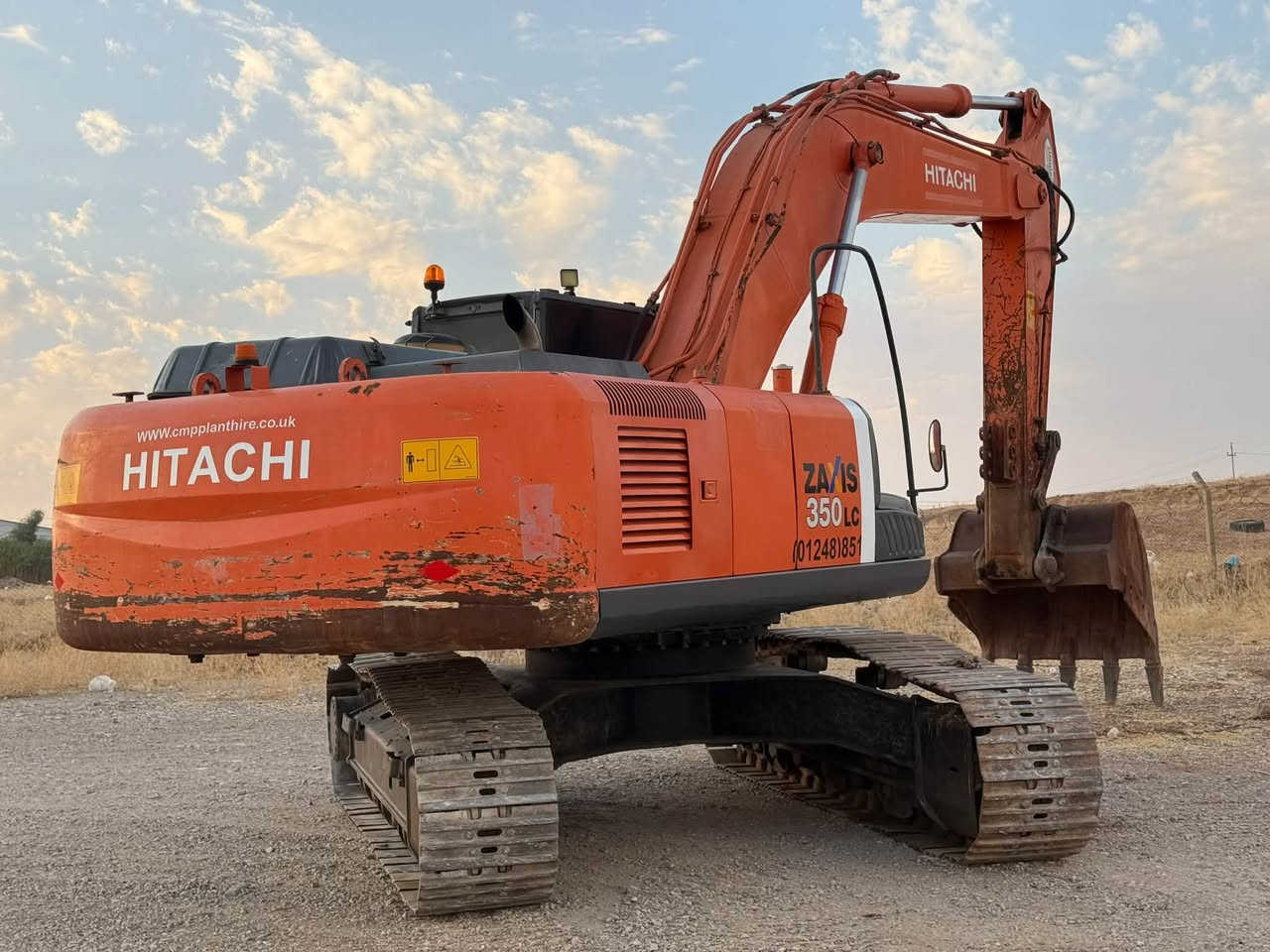 للبيع حةفارة هيتاشي Z3 حجم 350LC
مؤديل 2012 دخول جديد 
زناجيل 💯
مكفولة كفالة عامة 
***********
***********
