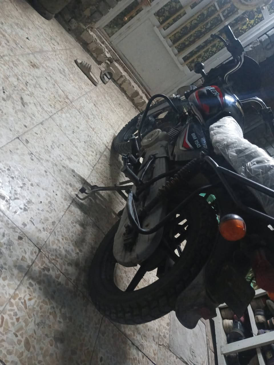 سلام عليكم بوكسر جبلي مديل 18 امجفته محرك  اوراق كامله مالتها بس سلف بيه صوت من يشتغل وا واير سرعه مال دشبول ما بيها تواصل واتساب ***********
