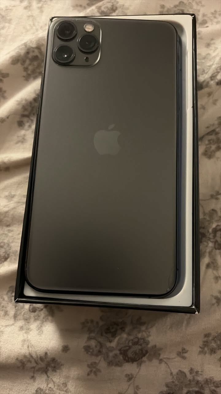 11 برو ماكس جهاز نظيف بي فطر بالظهر
بطاريه 71 ذاكره 512 
تواصل واتساب ***********   300 الف

نص مكتوب في الصور:
- ١:٤٠ حالة البطارية والشحن رسالة مهمة حول البطارية حالة بطاريتك متدنية جدًا، يمكن أن يبدل أحد مزودي خدمة Apple المعتمَدين البطارية لاستعادة الأداء والطاقة القصويين. العثور على خيارات الخدمة... الحد الأقصى للقدرة ٧٦٪ هذا قياس لقدرة البطارية مقارنة بقدرتها عندما كانت جديدة. قد تتسبب القدرة المنخفضة بتقليل ساعات الاستخدام بين عملية الشحن والأخرى. أقصى قدرة للأداء ستساعد الأنظمة المضمنة في النظام والمكونات في تخفيف آثار الأداء التي قد تلاحظها أثناء التقدم الكيميائي في عمر بطارية iPhone. شحن البطارية المحسن للحد من استنزاف عمر البطارية، يتعلم الـ iPhone من عادات الشحن اليومية، بحيث ينتظر ولا يتجاوز ٨٠٪ حتى يحين موعد حاجتك إلى استخدامه.