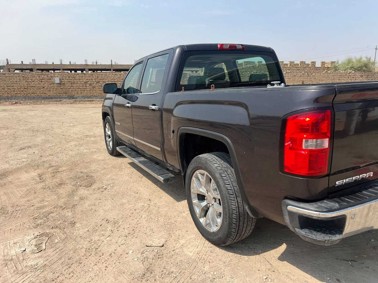 GMCسيير SLT فور ويل
مواصفات
خليجي موديل 2015 محرك 8v
فتحه بلقماره تحكم كهربائي بل كشنات الاماميه فقط تدفئه تبريد كشنات اماميه فقط
تبريده وتدفئه فول الفول 
اربع حساسات امامي وربعه حساسات خلفيه 
رادار 
اشاره بلمري مري شفط وتحكم كهرباء بلمري
حداديه جديده مكينه وكير شرط كفاله
طخم تاير جديد 
كشافات اماميه ضبابيه
السياره عليه اضافه براد گير خارجي يعني انسه حماوه الگير 
للتواصل..***********
..*********** الموقع ناصريه غراف
