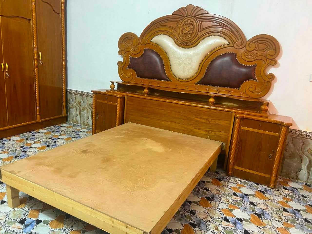 غرفت خشاب بعدهي جديده  السعر مليون وميه والتصال عل هاذه الرقم ***********

