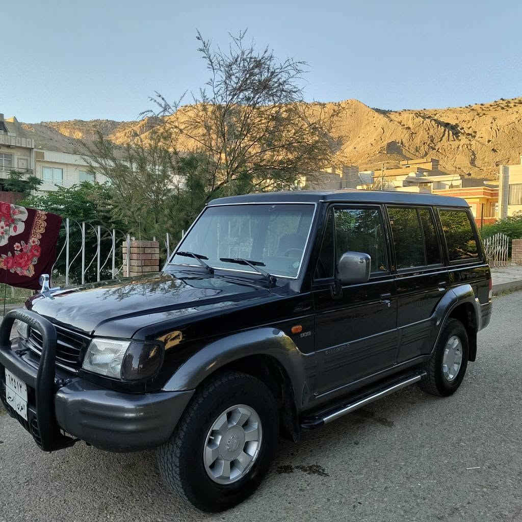 گالۆبەر مۆدیل ٢٠٠٠ بی بۆیاخ بی لیدراو هەموو گیانی لەسەر دەقی شەریکە ماوەتەوە تەبردساردوو گەرم ئیش ئەکات تۆماتیک مەکینە وینجی چوار جام کارەبا قفڵ مەرکەزی هەموو گیانی بەشەرت شوختوو قپاوی نیە تەقەو ڕەقەی نیە زۆر تندوو تۆڵە ناو  دەری بەتازەی ماوەتەوە ڕەقەم هەولیرە بەشەرتی تەحویلوو غەرامەوو دارو بەرد 
گۆڕینەوەش ئەکەم بەشتیک بەدڵم بیت 
شوین دەربەندیخان 
سعر.٤٣
*********** فایبەری لەسەرە دار بنديهكان, السليمانية
