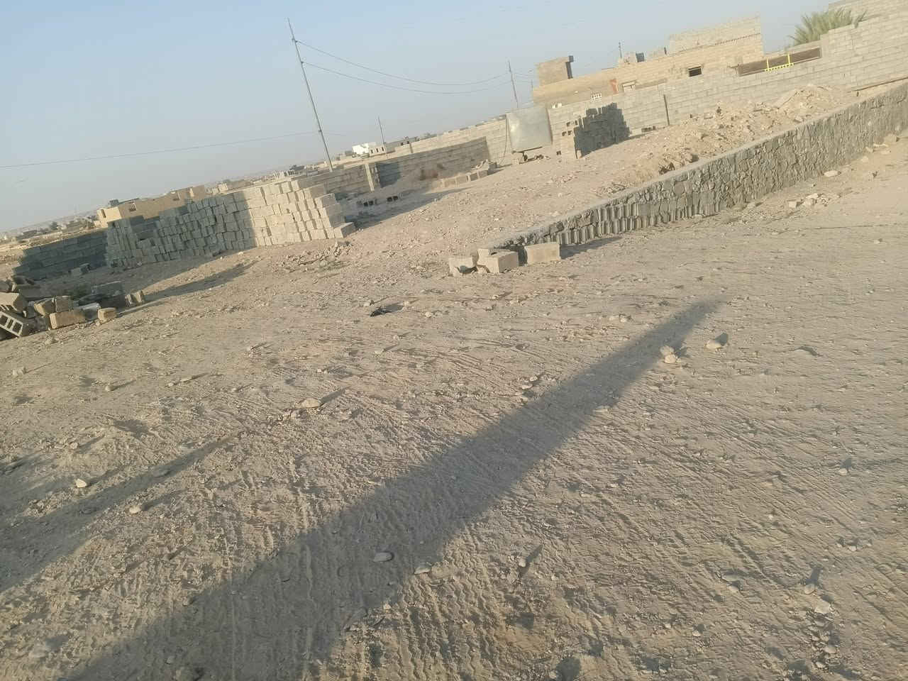 سلام عليكم شباب عندي قطعه ارض مساح 480 مترا حي امين وصله كهرباء ماء  ***********
