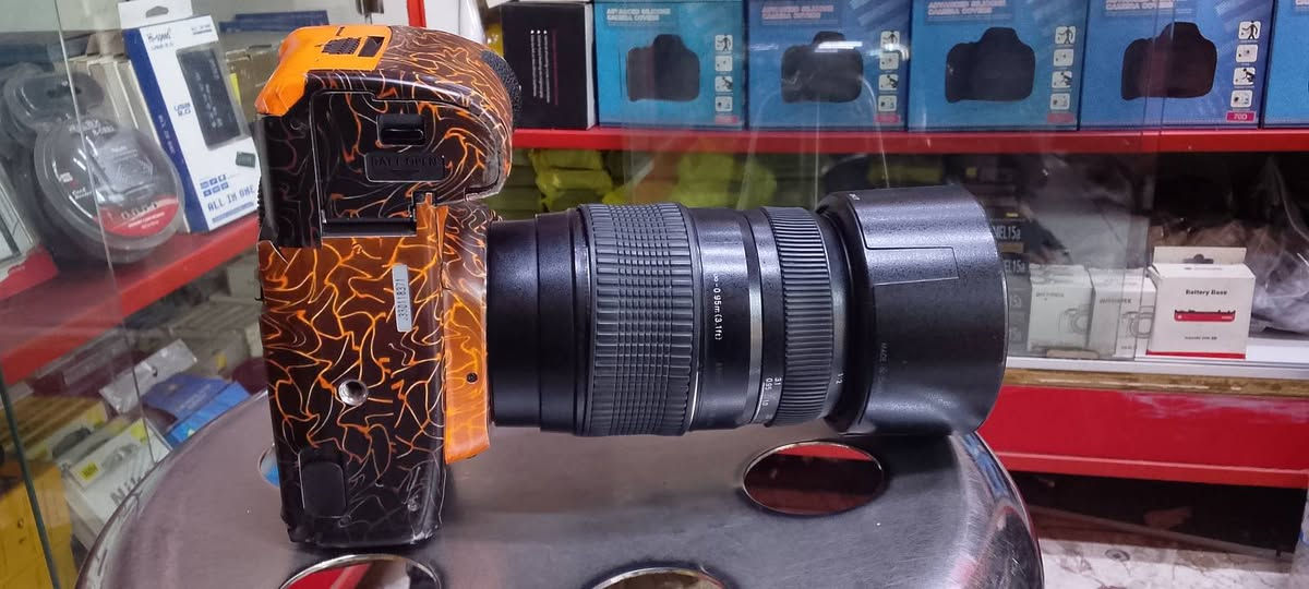 كانون 5D Mark2 غنية عن التعريف
كامرة نظيفة وياها عدسة 70-300 الرياضي 
عالفحص و عالضمان اي شي بيهة مرجوع
وياهة رام سي اف 16 گيگا و شاحنة و بطارية و حزام و حقيبة
السعر 500 و بيهة مجال بسيط 
مكاني بغداد
واتساب ***********
