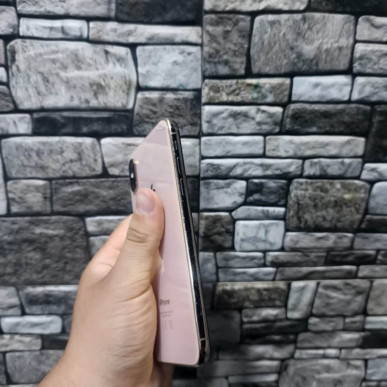 السلام عليكم
ايفون xs الصغير 
ذاكره 256
بطاريه 100 مستبدله 
فيس ايدي شغال 
الجهاز نضيف جدا وماناقصه شي
سعره ( 180 )  وبي مجال 
مكاني حله 
رقمي ***********
