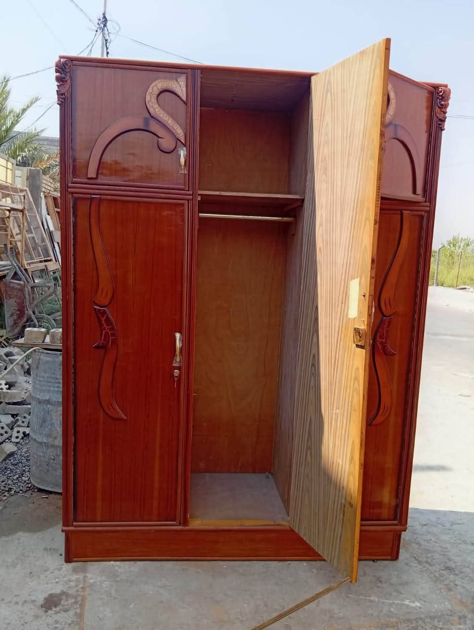 ٣ كناتير صاج داخل خارج 
سعر الكنتور الواحد ١٦٠ الف قفل 🔐 
العنوان حي العسكري مقابل مدرسة القبس النجار ابو يوسف
***********
