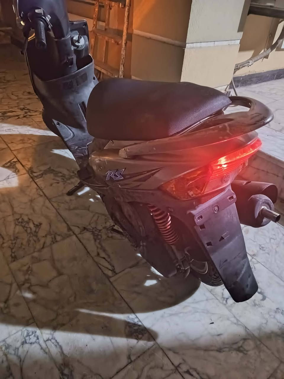 لدراجة ماكس عدله مامفتوحه عل بلاد ، شغاله كلشي كهربائيات قفل جنكة قفل ستيرن كله كله شغال كفرات الحاوية وكفرات تطاري زرك وياها 
ناصرية مركز  ***********
